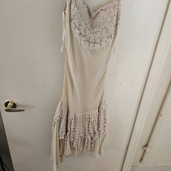 Elegant Dress - Picture 2 of 6